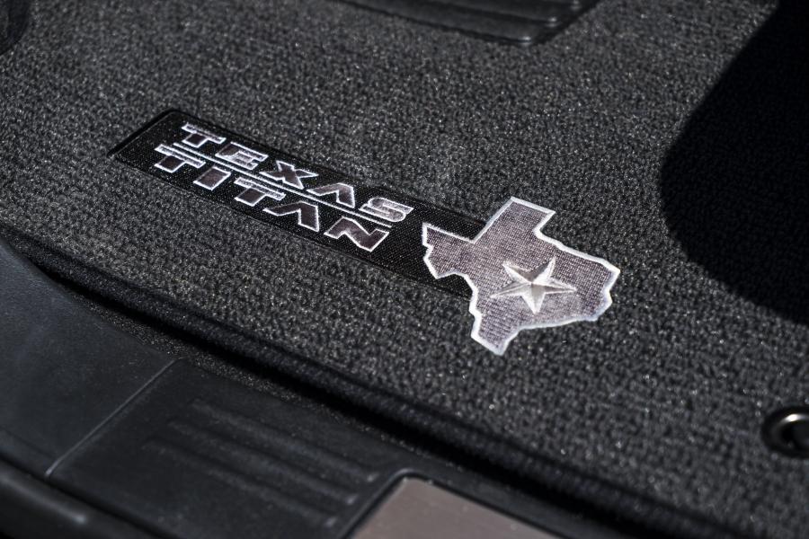 Логотип Nissan Texas Titan Crew Cab 2016 года  (фото 17 из 20)